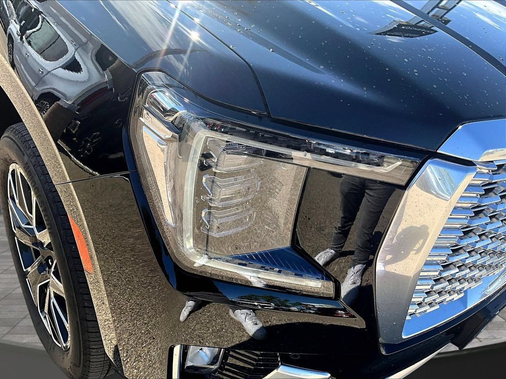 Used 2024 GMC Yukon Denali w/ Advanced Technology Package AWD/4WD image 35