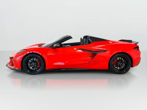 Used 2024 Chevrolet Corvette Z06 RWD image 2