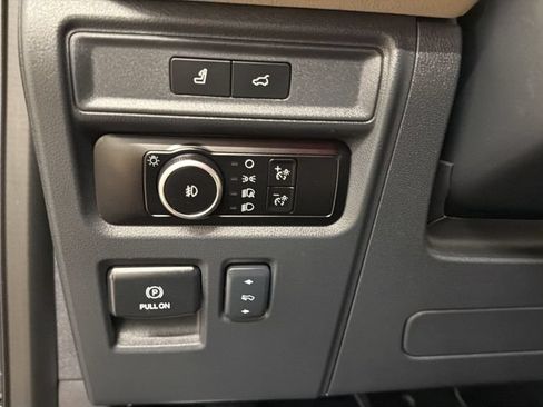 Used 2024 Ford Expedition Limited AWD/4WD image 18