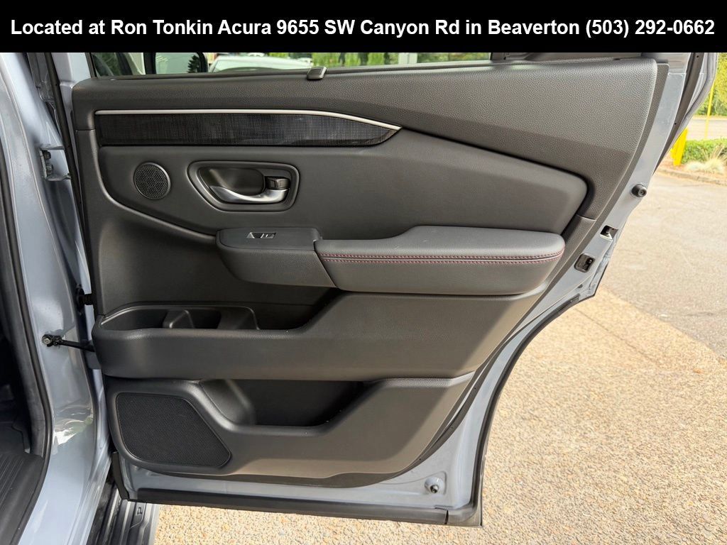 Used 2025 Honda Pilot Black Edition image 30