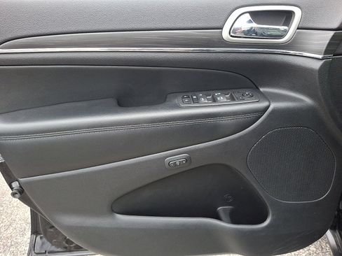 Used 2022 Jeep Grand Cherokee Limited image 14