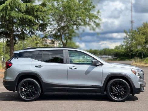 Used 2024 GMC Terrain SLE w/ Elevation Edition AWD/4WD image 6