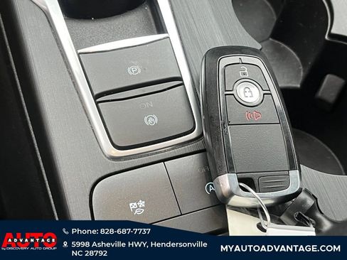 Used 2022 Ford Escape SE image 16