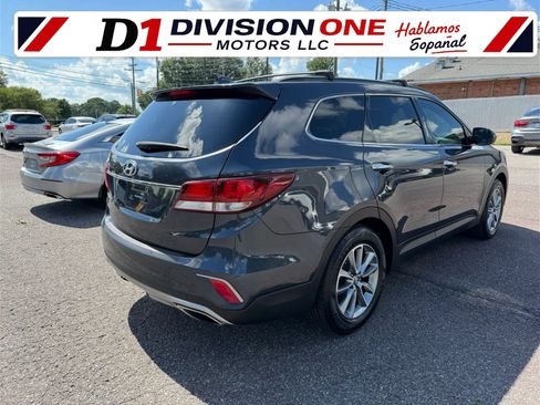 Used 2017 Hyundai Santa Fe SE FWD image 3
