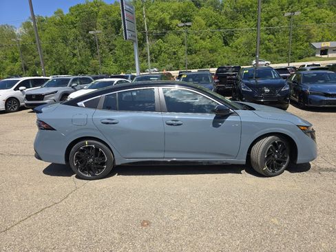 New 2026 Nissan Sentra SR w/ Floor Mat Package FWD image 9