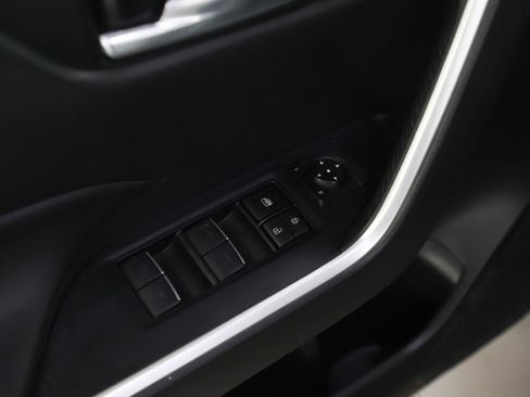 Used 2022 Toyota RAV4 XLE image 19