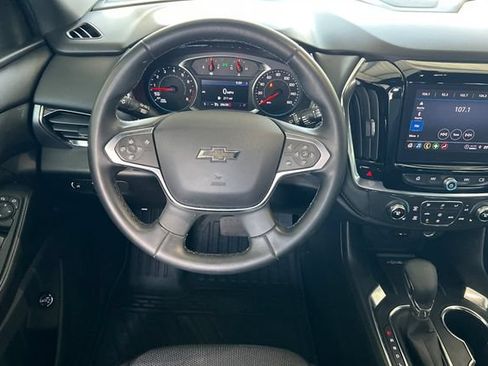 Used 2023 Chevrolet Traverse LT FWD image 17
