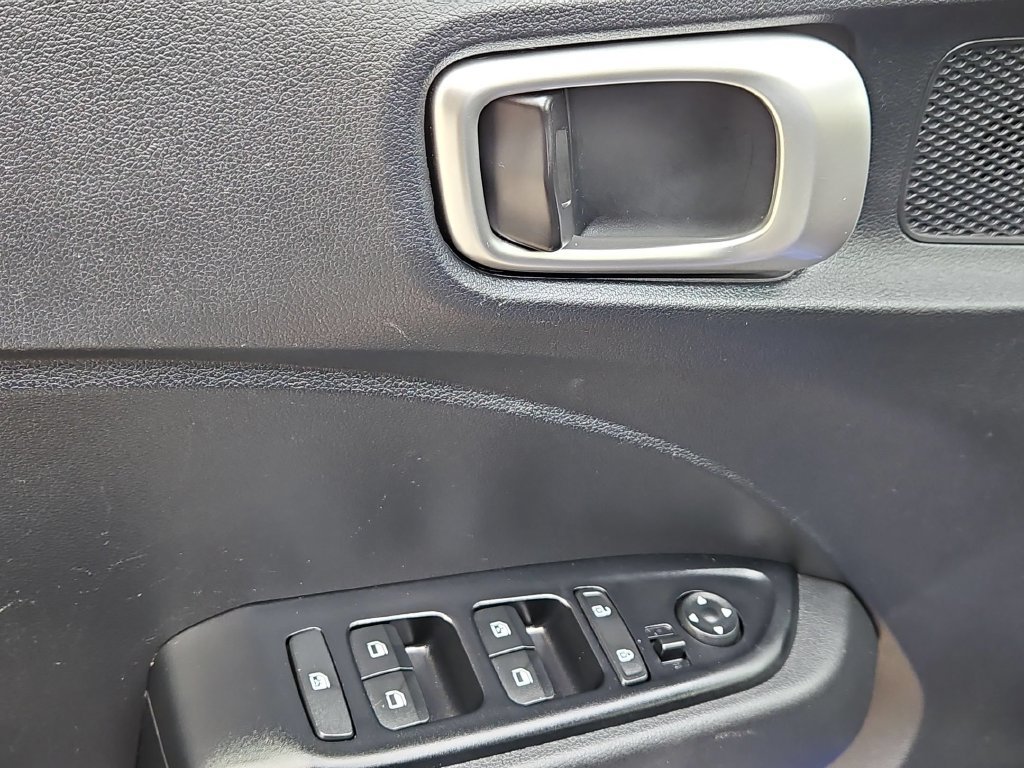 Used 2025 Hyundai Venue SEL FWD image 13