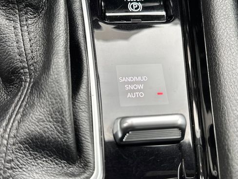 Used 2023 Jeep Compass Limited image 33