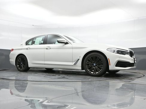 Used 2019 BMW 530e xDrive w/ Convenience Package AWD/4WD image 44