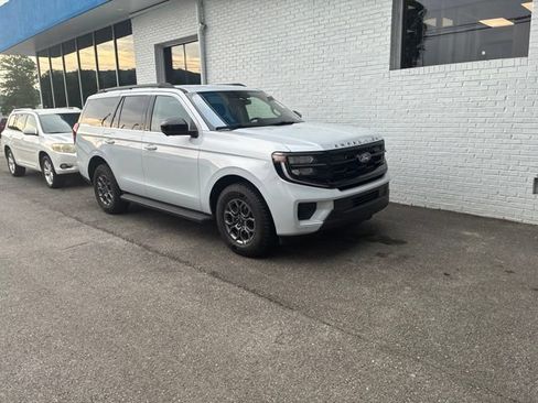 Used 2025 Ford Expedition Active RWD image 38