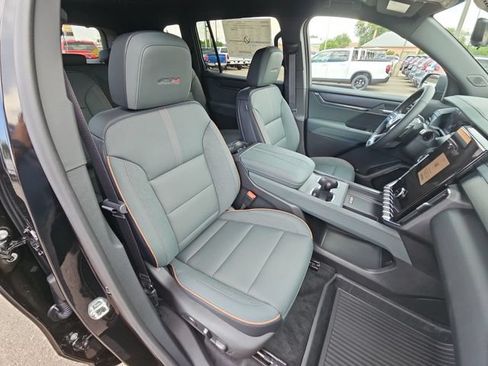 New 2026 GMC Acadia AT4 w/ LPO, Floor Liner Package AWD/4WD image 17