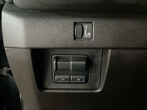 Used 2024 Chevrolet Colorado LT w/ LT Convenience Package II AWD/4WD image 10