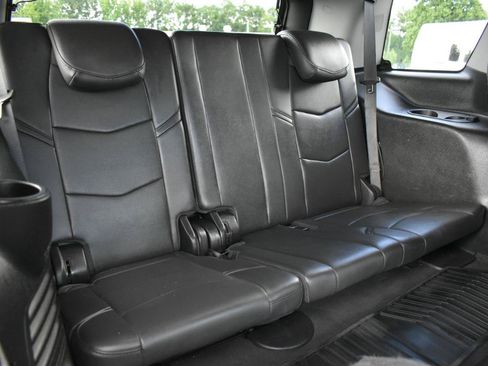 Used 2020 Cadillac Escalade Premium Luxury AWD/4WD image 28