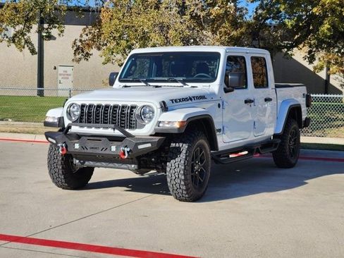 Used 2025 Jeep Gladiator Sport image 11