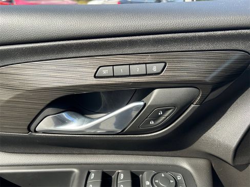 Used 2024 GMC Terrain SLT image 12