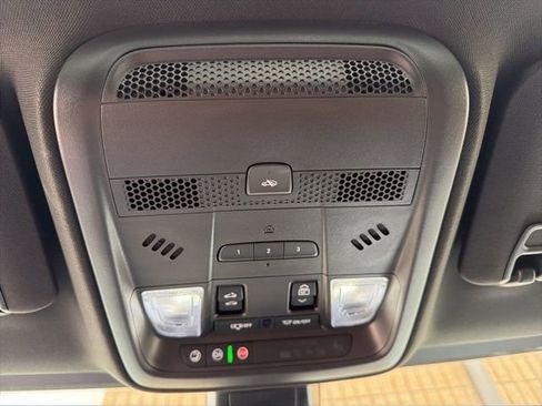 Certified 2025 Cadillac XT5 Premium Luxury image 15