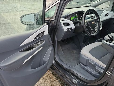 Used 2017 Chevrolet Bolt LT image 17