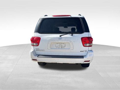 Used 2005 Toyota Sequoia SR5 image 9