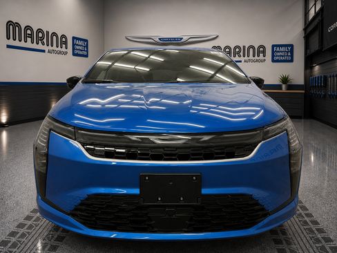 New 2027 Chrysler Pacifica Select FWD image 12
