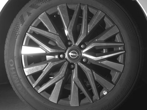 Used 2025 Nissan Altima 2.5 SV FWD image 13