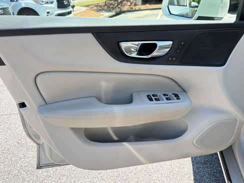 Used 2019 Volvo S60 T5 Inscription image 22