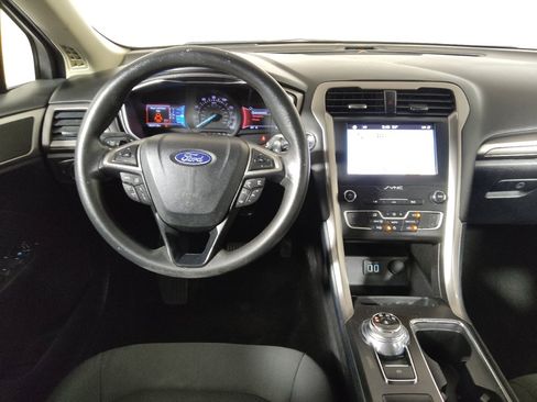 Used 2019 Ford Fusion SE FWD image 22