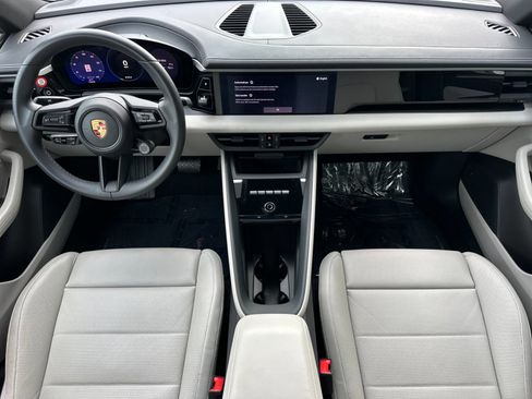 Used 2025 Porsche Macan Electric image 6