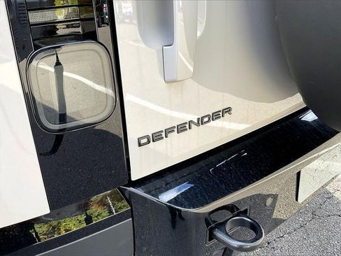 New 2026 Land Rover Defender 110 S image 9
