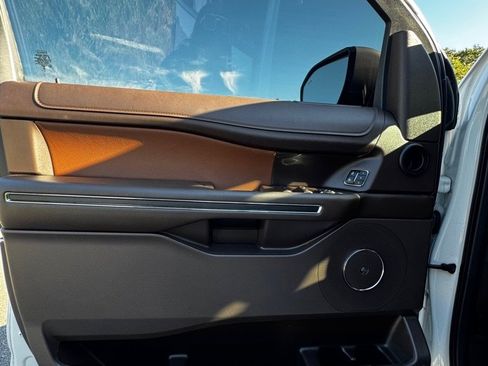 Used 2024 Ford Expedition King Ranch image 9