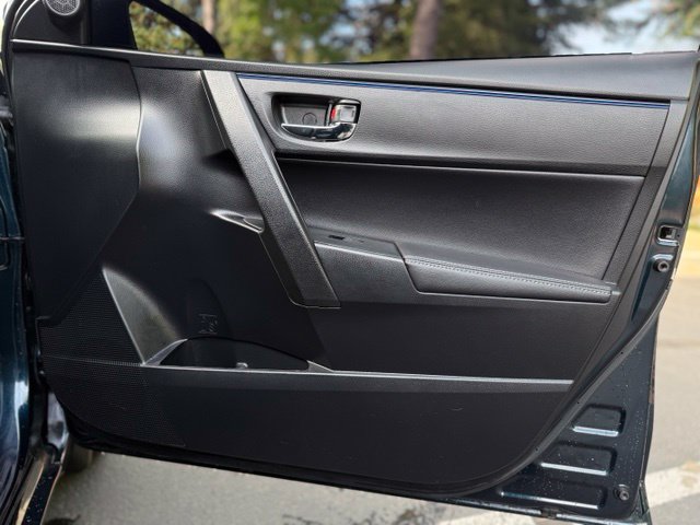 Used 2017 Toyota Corolla SE w/ SE Premium Package FWD image 15