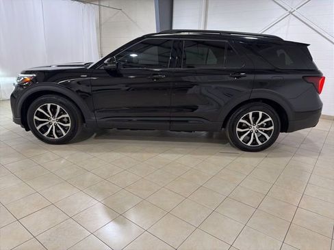 Used 2025 Ford Explorer ST-Line RWD image 2