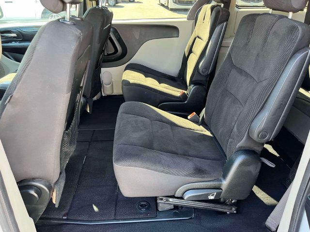 Used 2018 Dodge Grand Caravan SE w/ UConnect Hands-Free Group FWD image 17