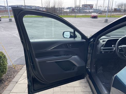 Used 2025 Cadillac Lyriq Luxury image 18