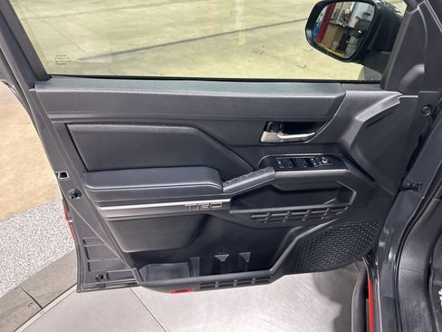 Used 2025 Toyota Tacoma TRD Off-Road image 12