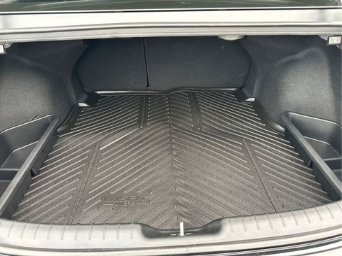 Used 2025 Hyundai Elantra Limited w/ Cargo Package FWD image 13