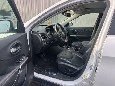 Used 2019 Jeep Cherokee Limited image 11