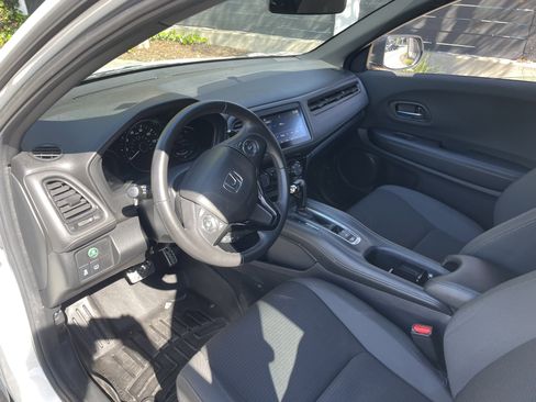 Used 2022 Honda HR-V Sport image 9