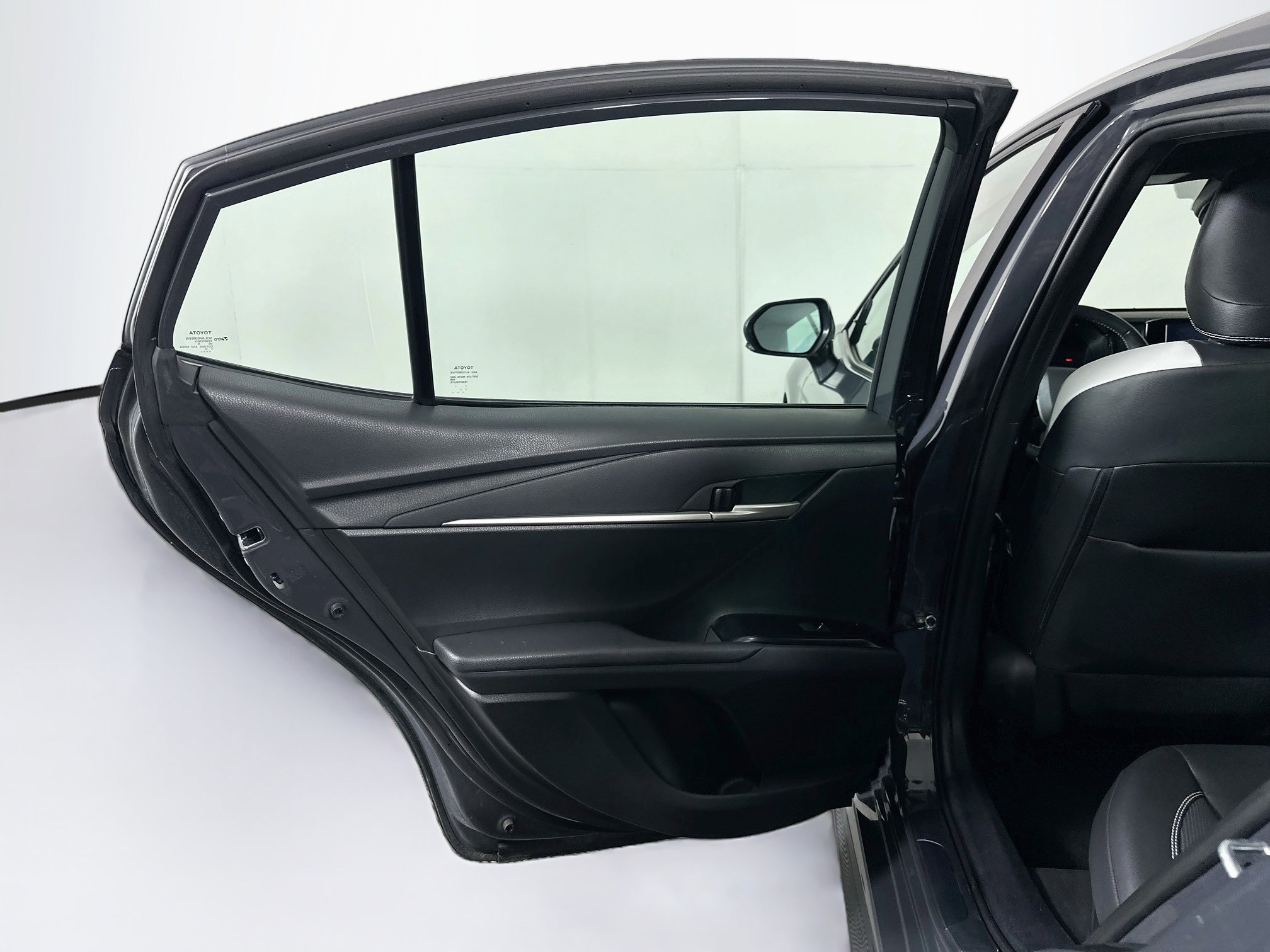 Used 2025 Toyota Camry SE FWD image 25