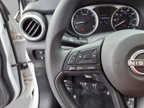 Used 2025 Nissan Versa S w/ Trunk Package image 10