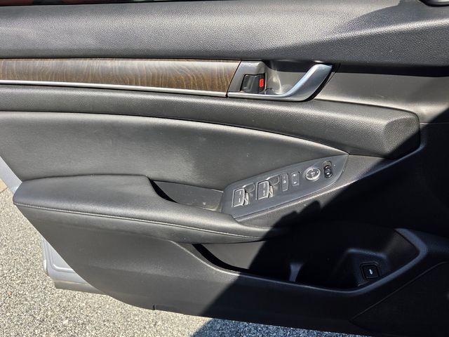 Used 2020 Honda Accord EX image 29