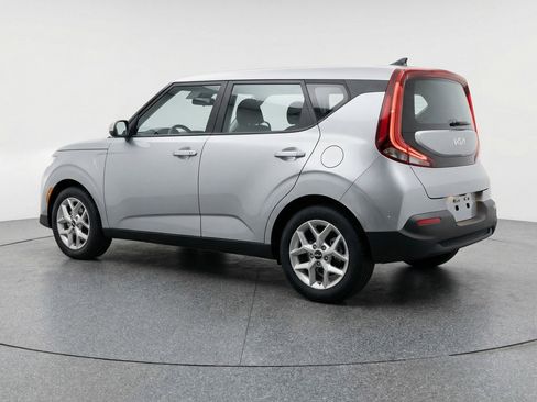 Used 2025 Kia Soul LX w/ LX Technology Package FWD image 6