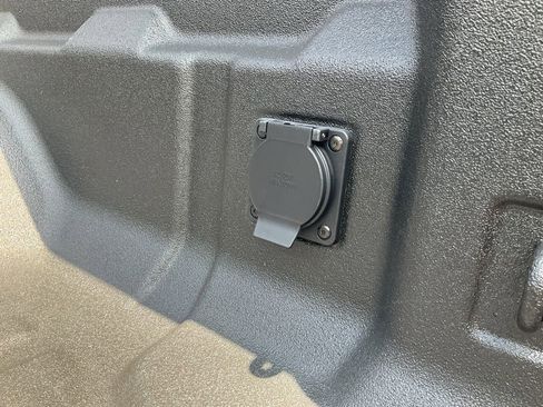 Used 2024 Chevrolet Colorado ZR2 w/ Technology Package image 27