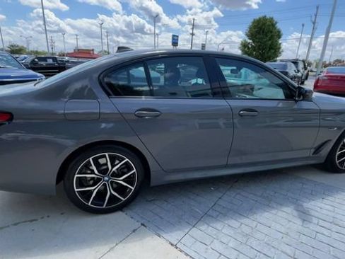 Used 2022 BMW 530e xDrive w/ Premium Package AWD/4WD image 2