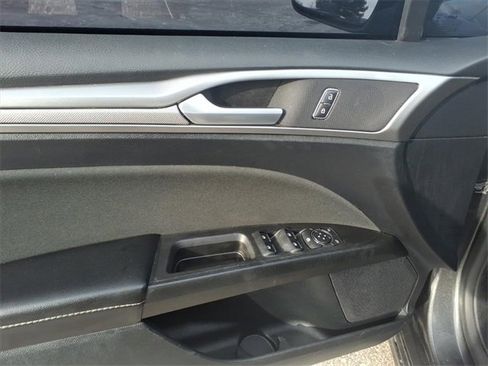 Used 2020 Ford Fusion SE image 10