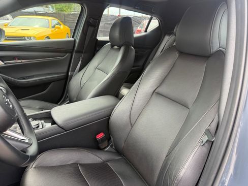 Used 2020 MAZDA MAZDA3 Hatchback w/ Premium Package image 11