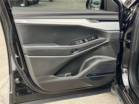 Used 2025 Jeep Wagoneer S Launch Edition image 17