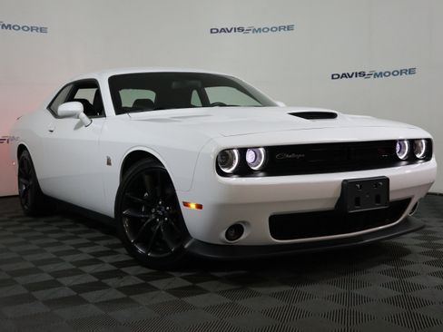 Used 2019 Dodge Challenger R/T Scat Pack RWD image 2