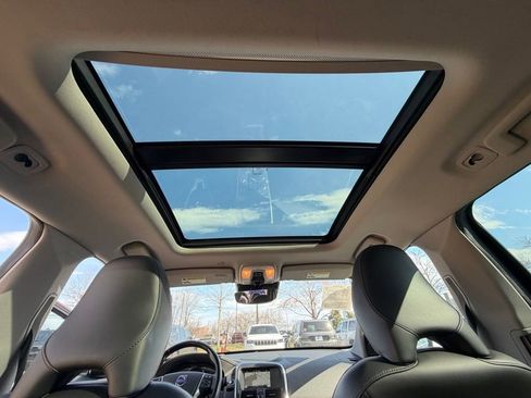 Used 2016 Volvo XC60 T6 Platinum w/ Climate Package image 32