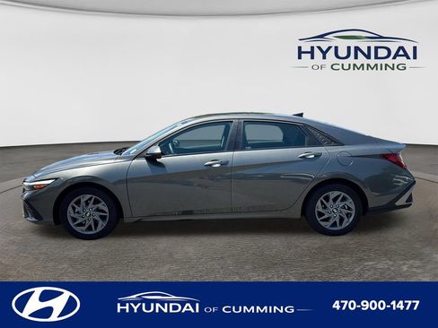 Certified 2025 Hyundai Elantra Hybrid FWD image 4